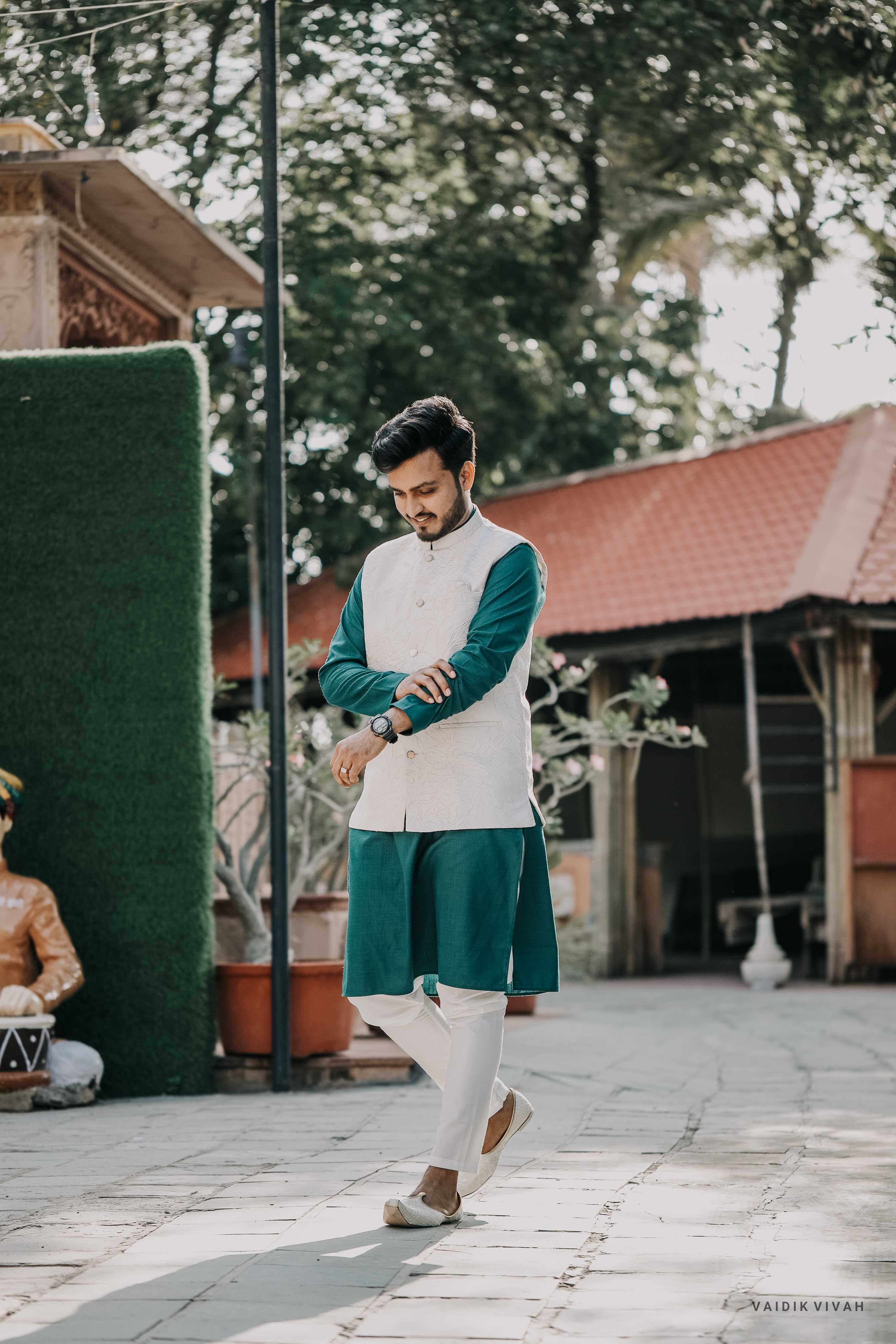 Couple portrait by House Of The Wedding Stories — photo 4